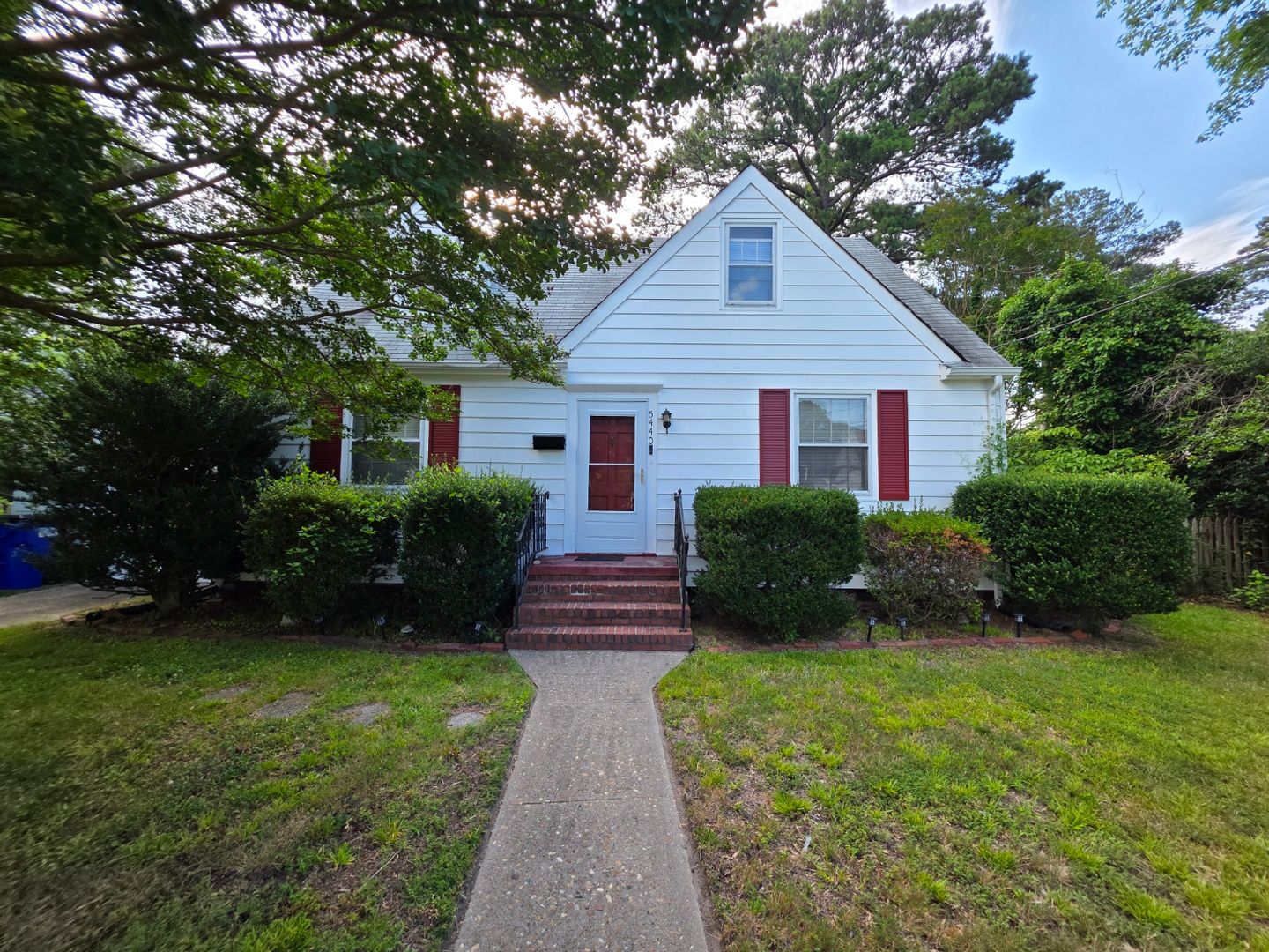 Norfolk House: 5440 Argall Crescent
