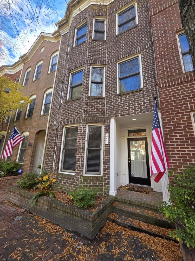 Norfolk House: 243 College Place