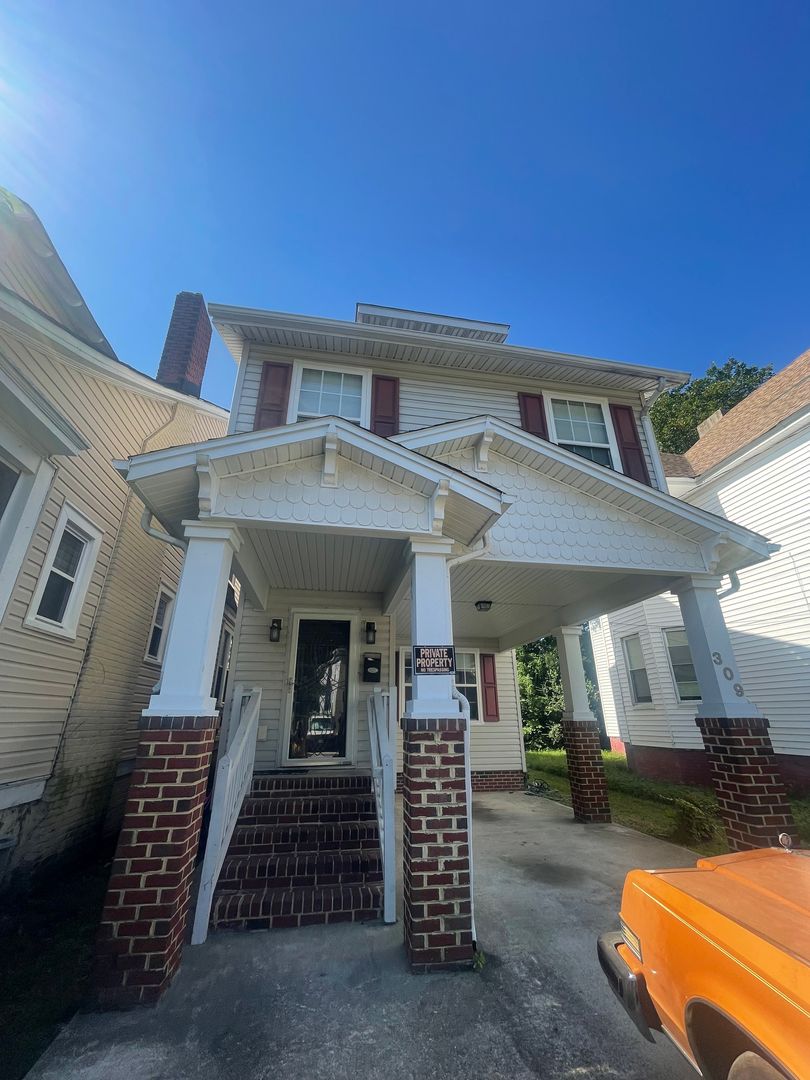 Norfolk House: 309 W. 30th Street