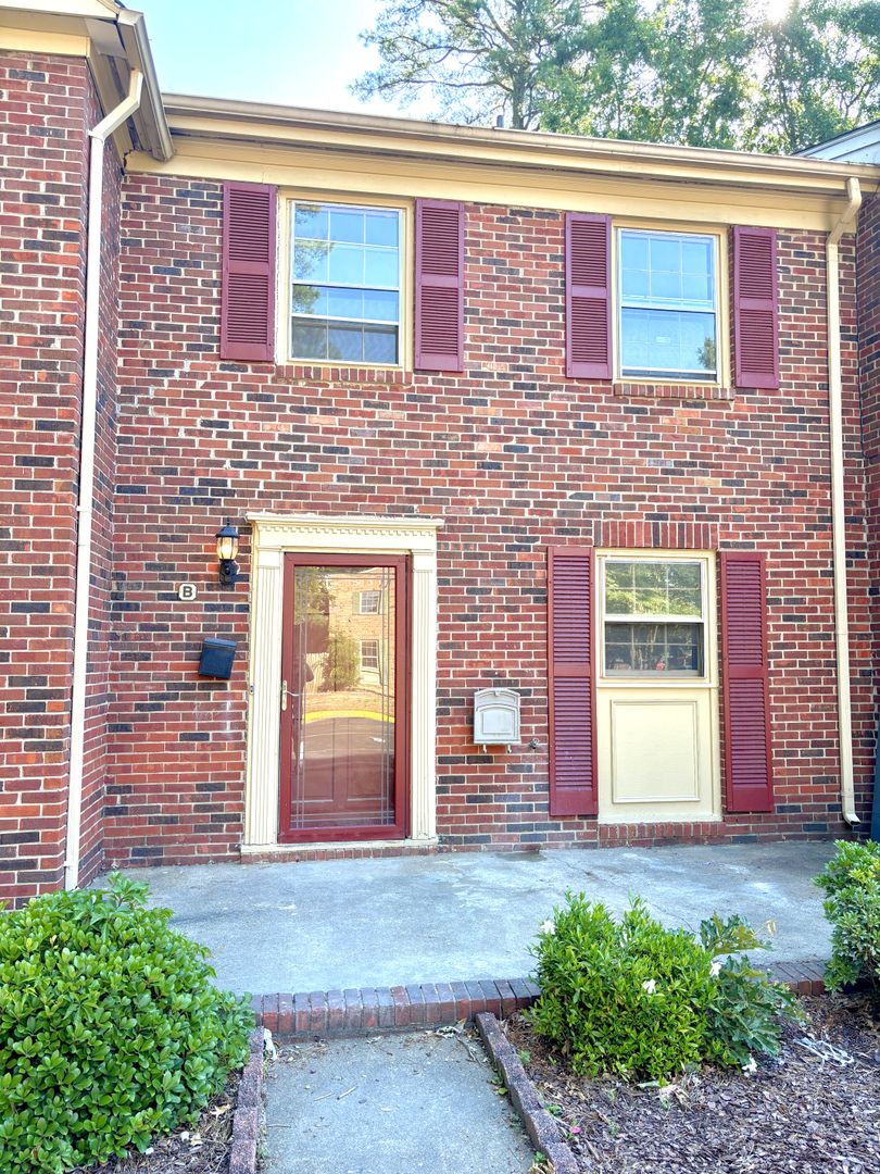 Newport News House: 396 Deputy Lane