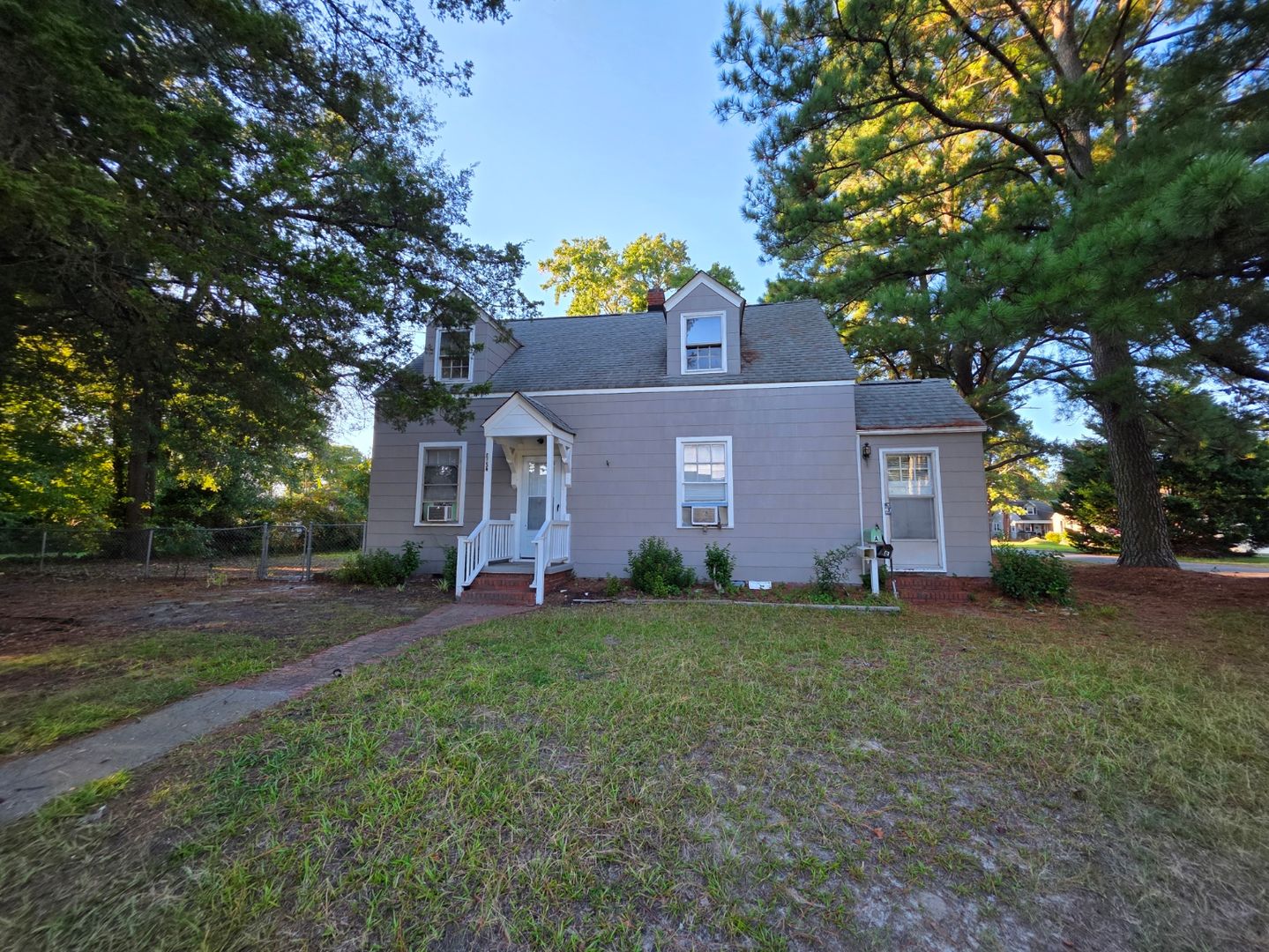 Portsmouth House: 4102 Race Street #1