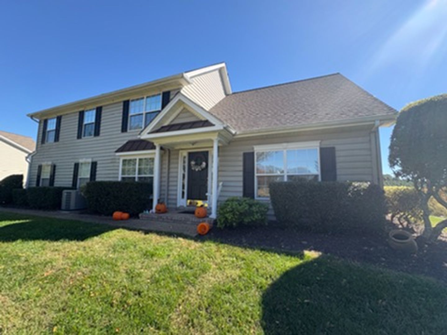 Suffolk House: 1604 Waters Edge Lane