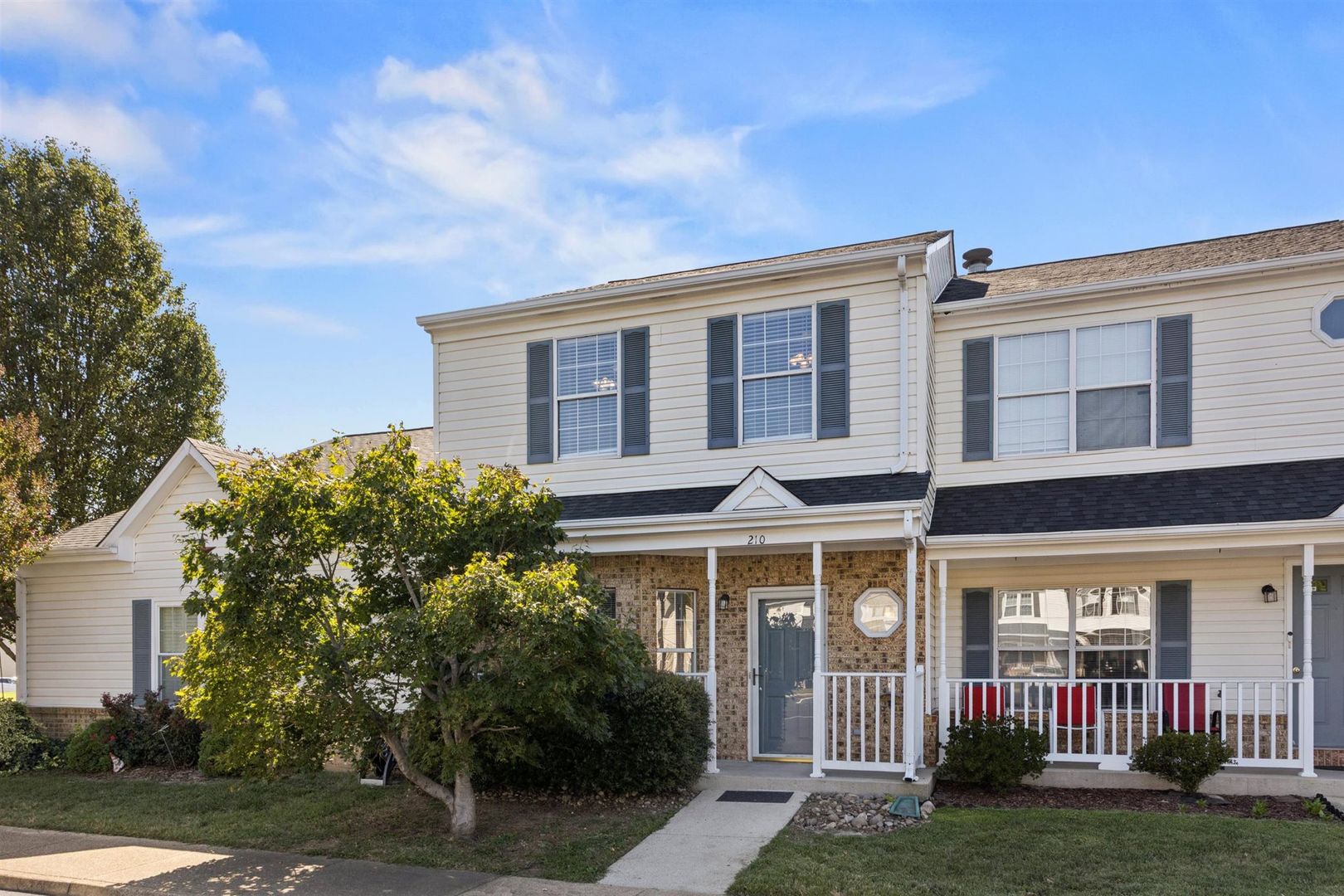 Yorktown House: 210 Durham Court