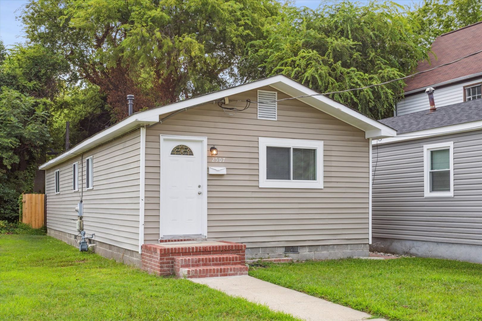 Newport News House: 2507 Roanoke Avenue