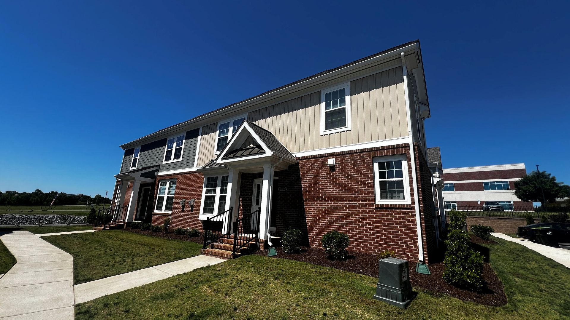 Suffolk House: 1007 Robinson Road