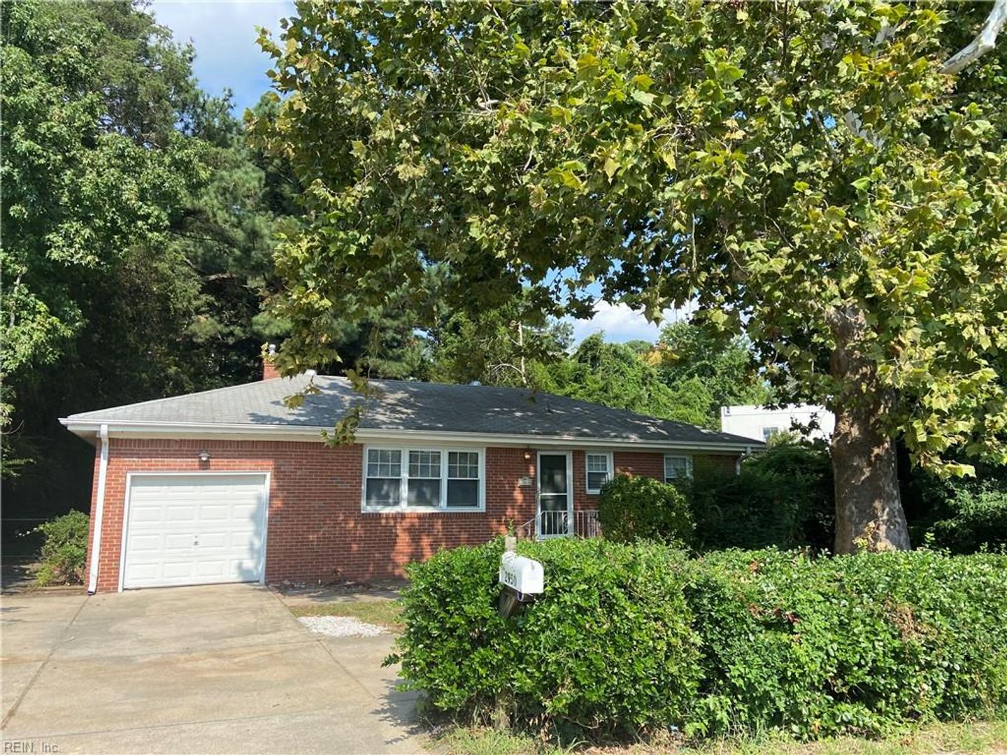 Virginia Beach House: 2950 North Lynnhaven Road