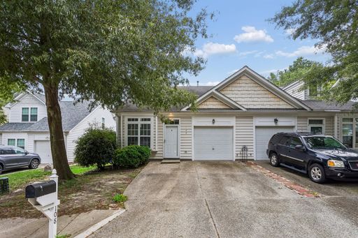 3 BR 3 BA Townhouse