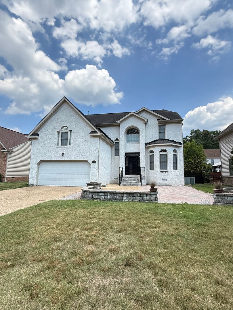 Yorktown House: 115 Sheldon Court