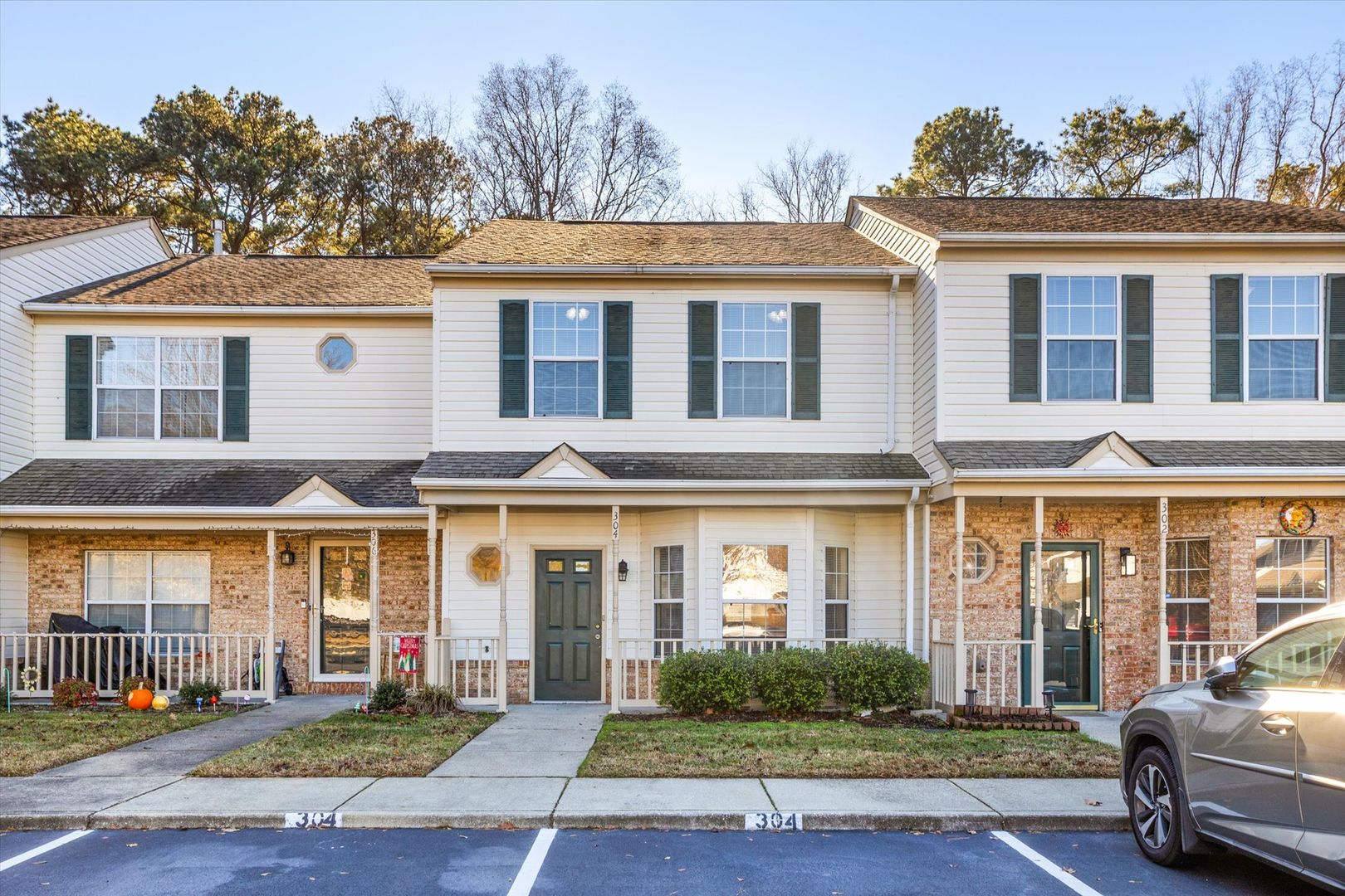 Yorktown Townhome: 304 Crescent Court
