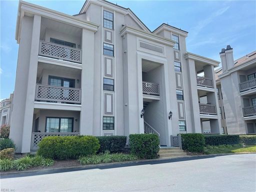 WATERFRONT Condo – photo 1