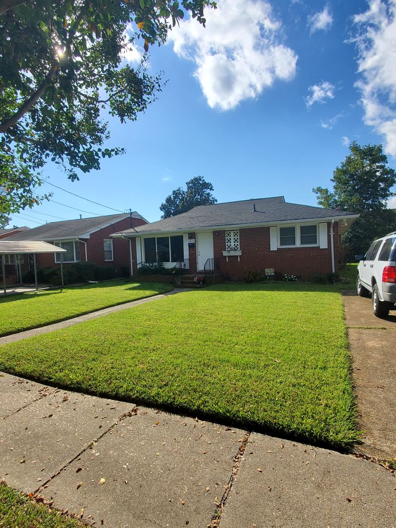 Norfolk House: 2919 Myrtle Avenue