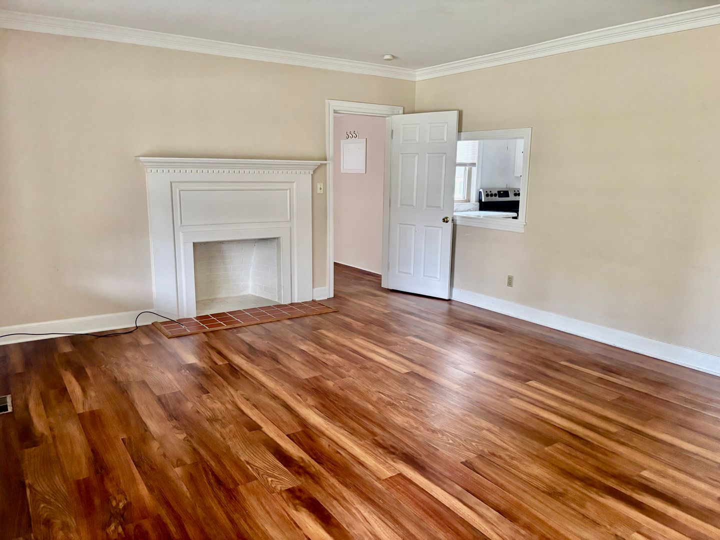 Williamsburg Apartment: 6 Monument Dr