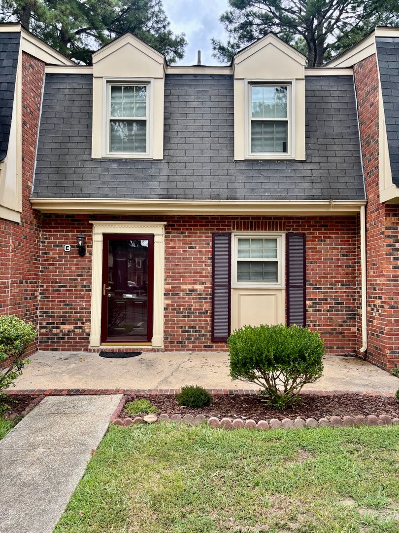 Newport News Townhome: 382 Deputy Lane #E
