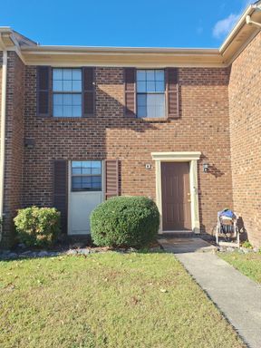 3 bedroom / 1.5 bathroom townhome- Courthouse Green – photo 1
