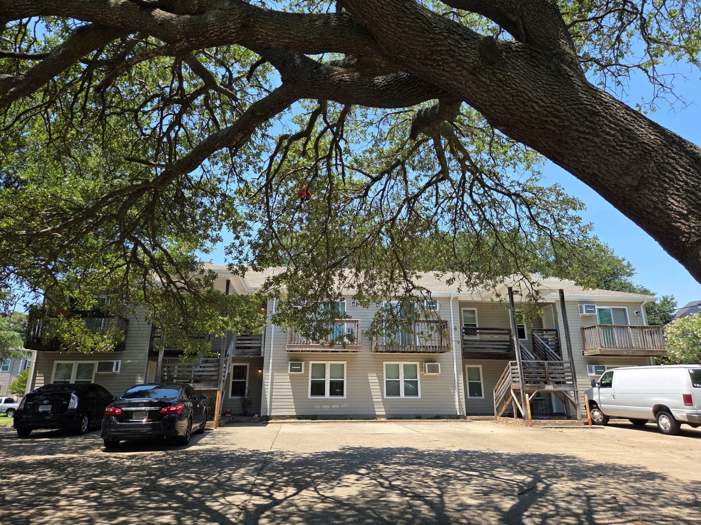 Norfolk House: 9643 Beaumont Street
