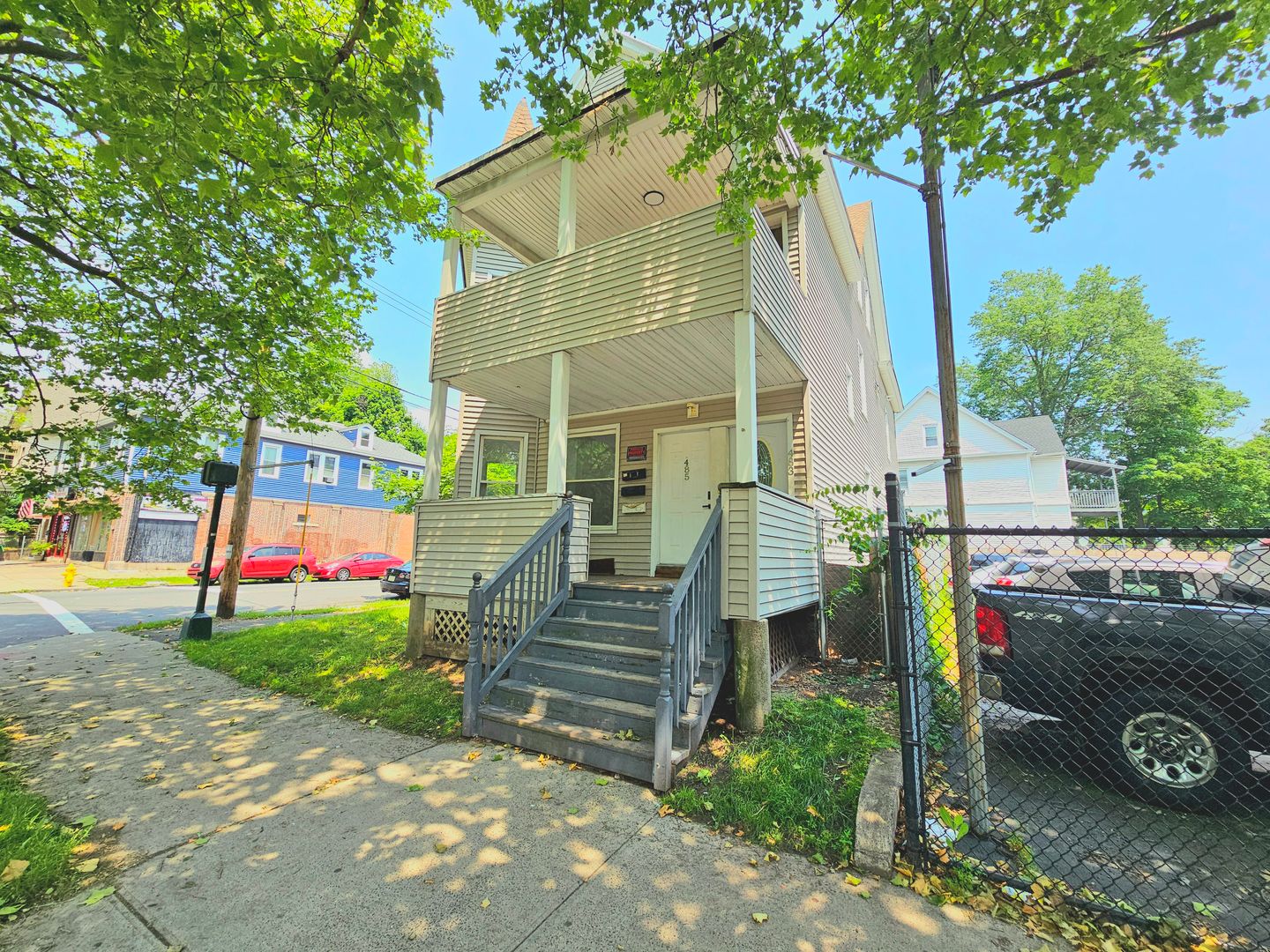 New Haven Apartment: 483 Ferry St.