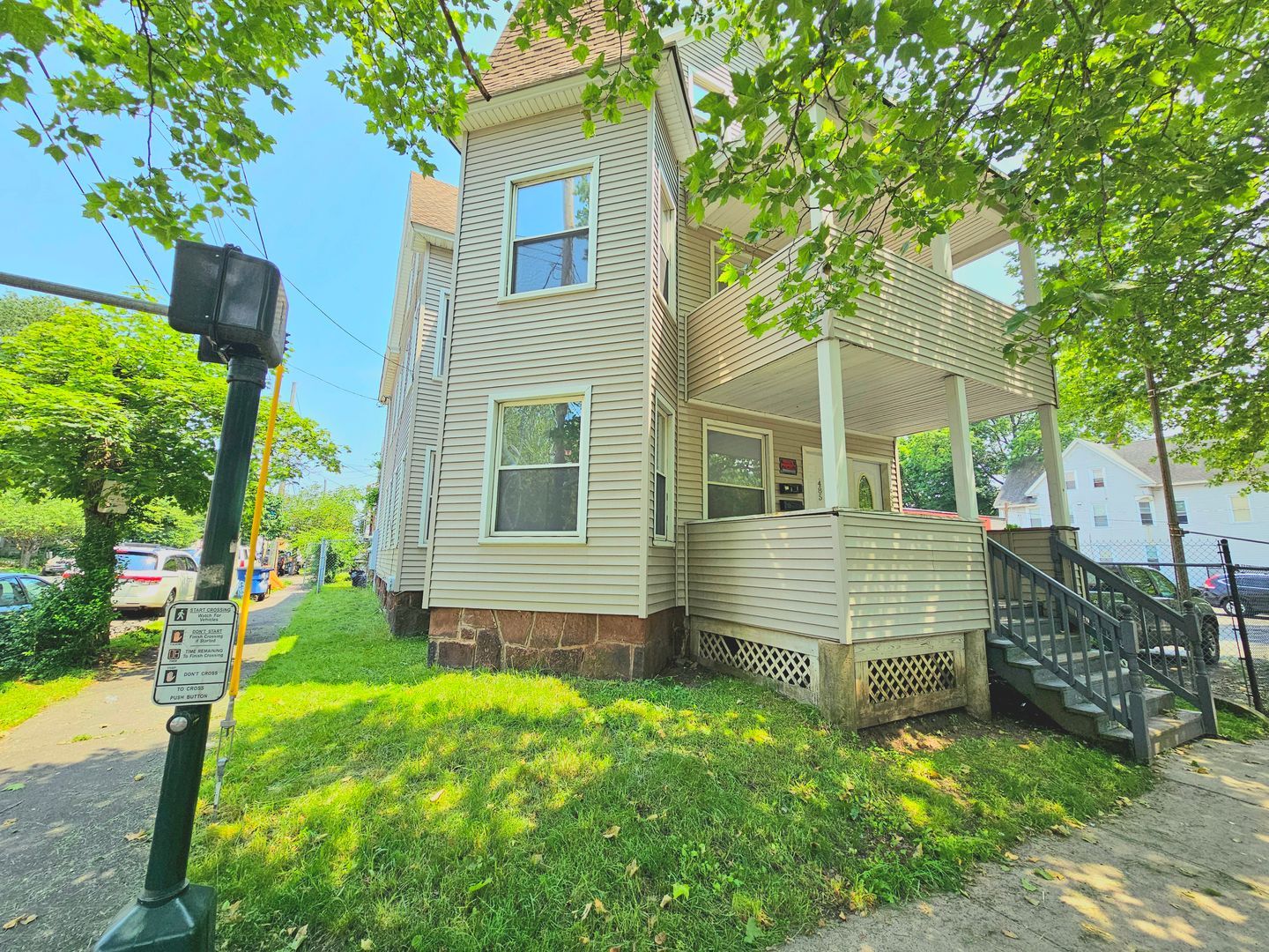 New Haven Apartment: 483 Ferry St.