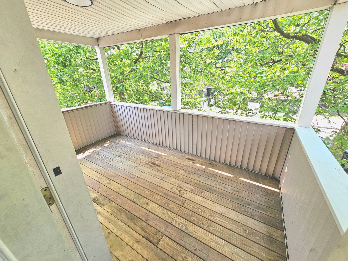 New Haven Apartment: 483 Ferry St.
