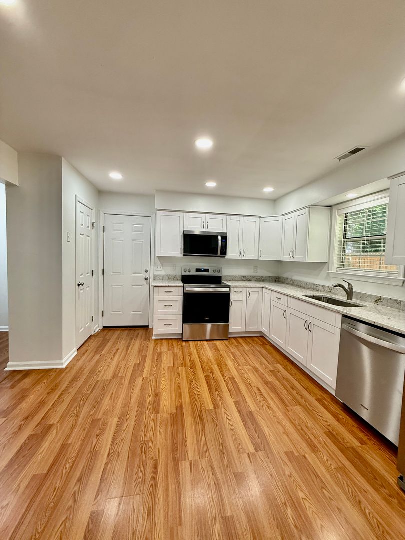 Virginia Beach House: 1342 Crane Crescent