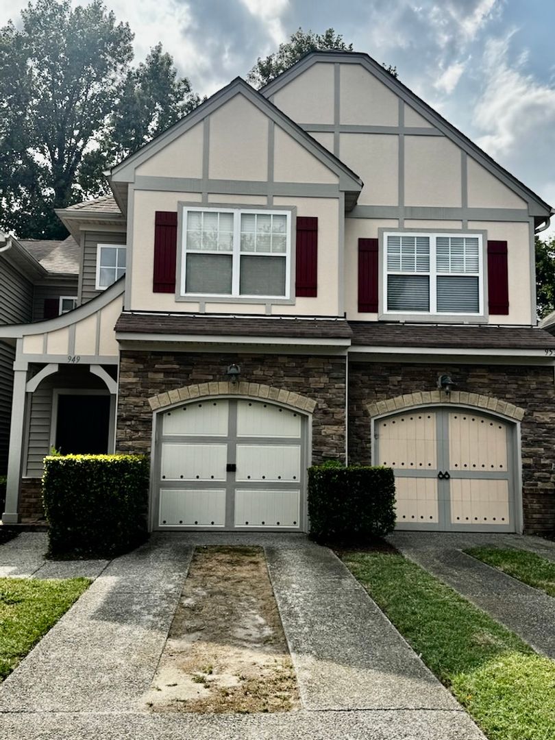 Virginia Beach House: 949 Turtle Pond Lane