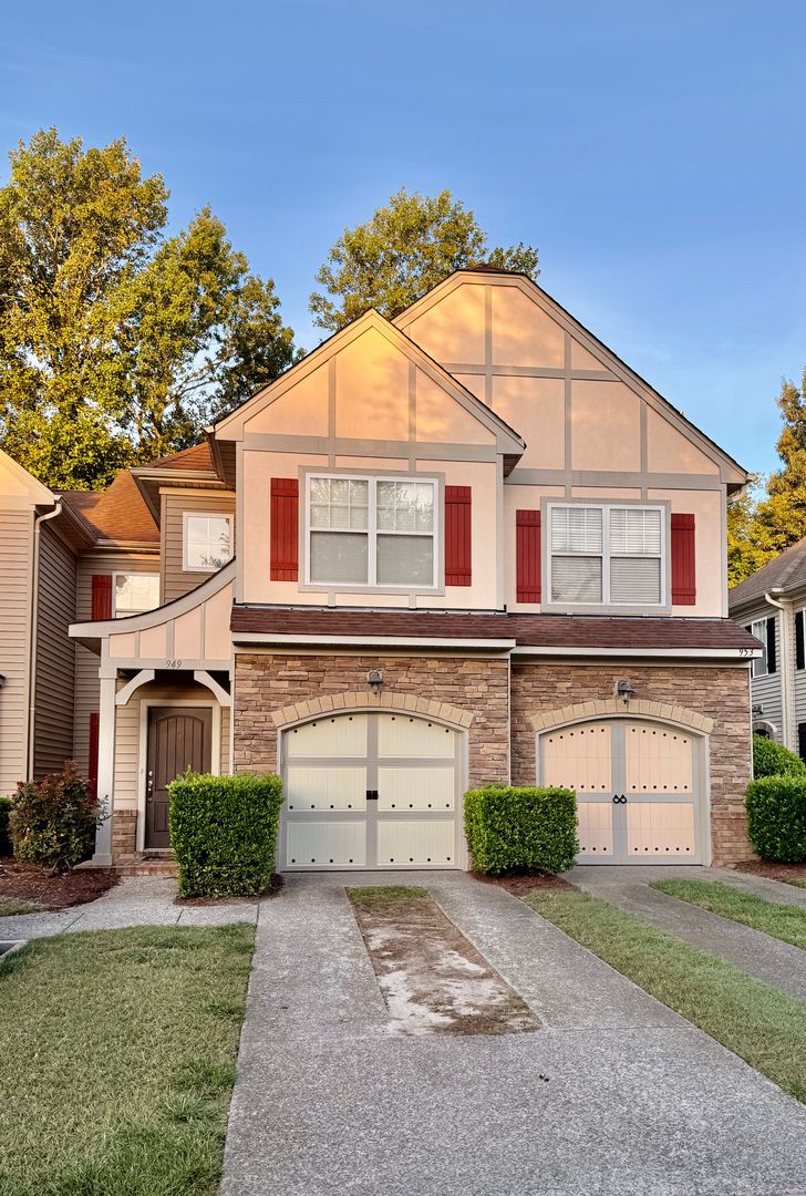 Virginia Beach House: 949 Turtle Pond Lane