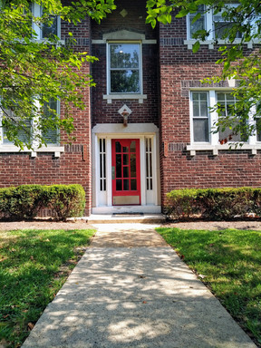 $1450 -Large 1+ BEDROOM in DEMUM - ONE FREE MONTH – photo 1