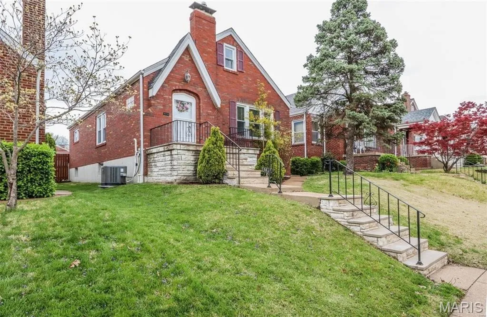 St louis House: 5621 Pernod Avenue