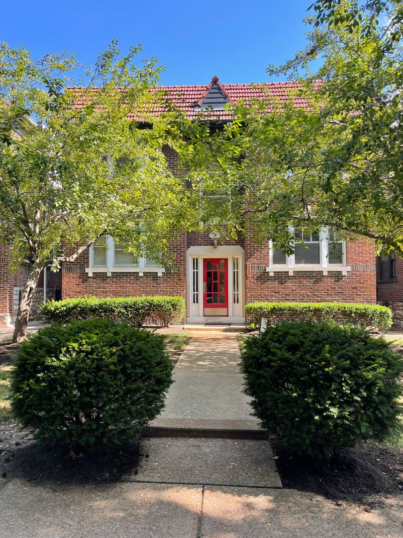St Louis Apartment: 6431-6433 Alamo