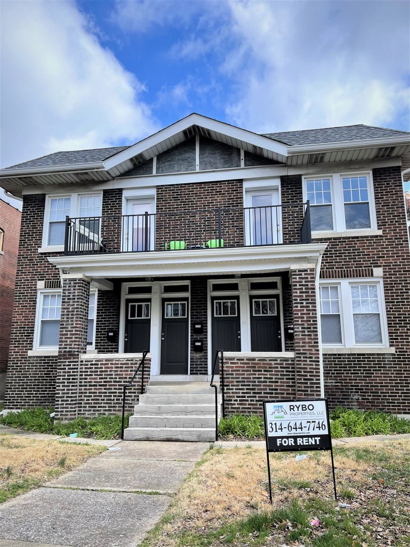 St. Louis Apartment: 4927-4929 Lindenwood Ave