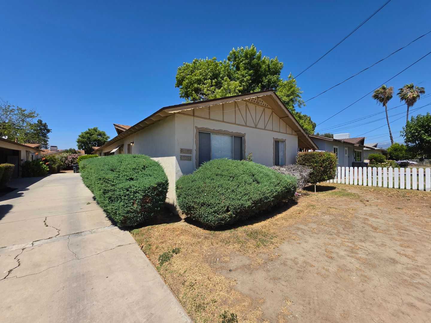 Hemet Apartment: 700-12 E. Johnston Ave