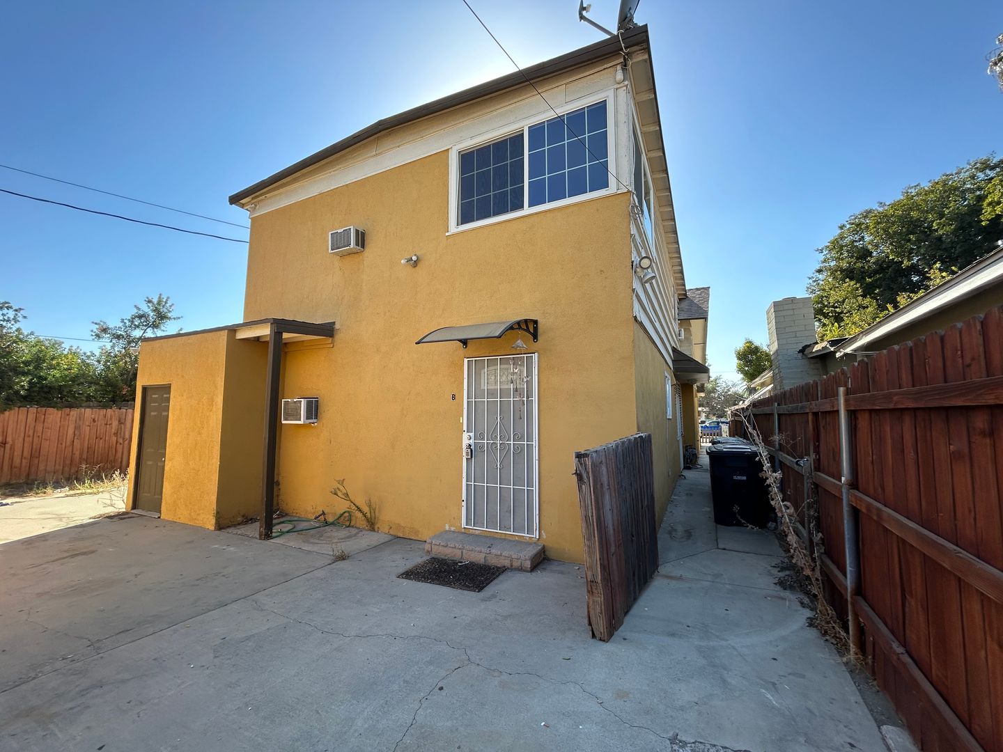 Hemet Apartment: 450 N Taylor St