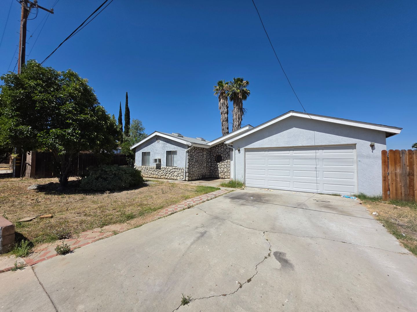 Hemet House: 27121 Meridian St