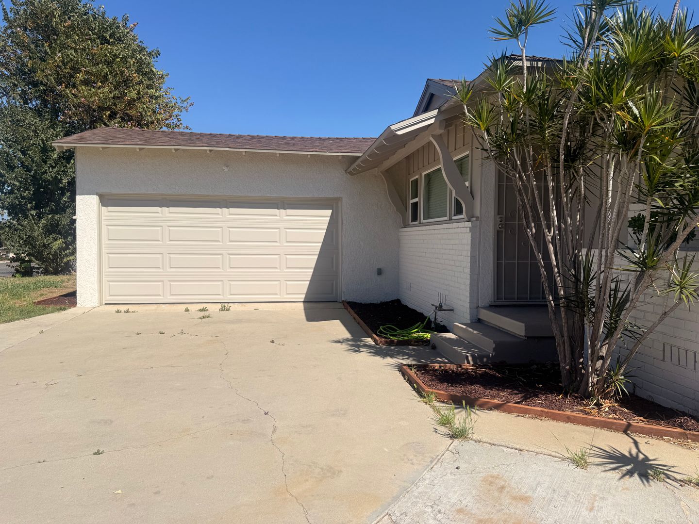 Riverside House: 6004 Grand Avenue