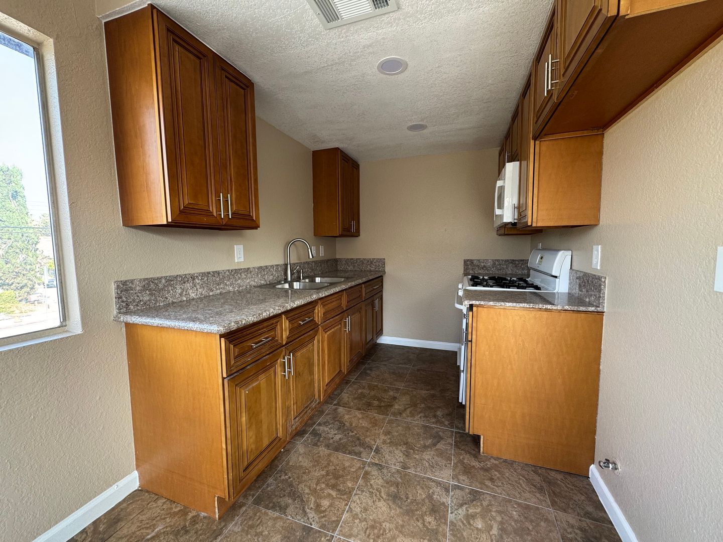 San Bernardino Apartment: 1447 Pumalo St