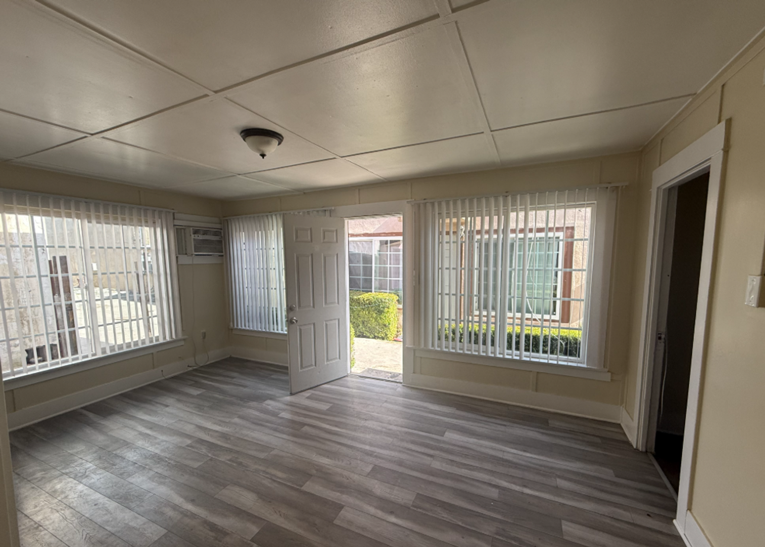 Hemet House: 323 Florida Ave
