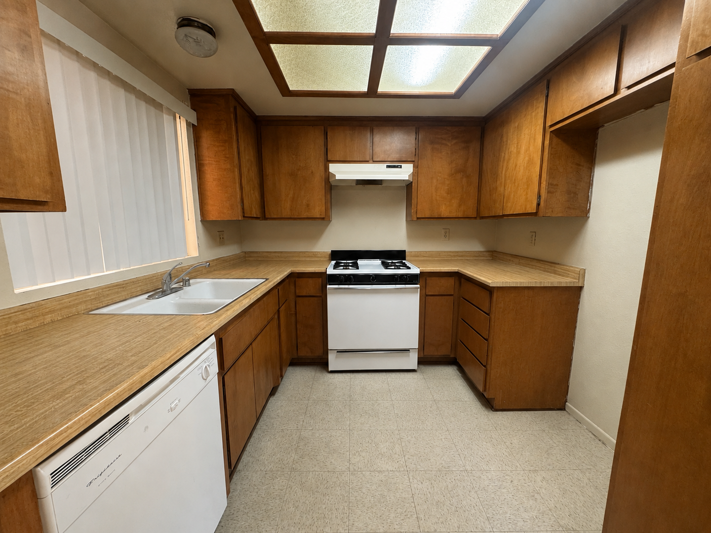 Hemet Apartment: 533 Montecito Ave