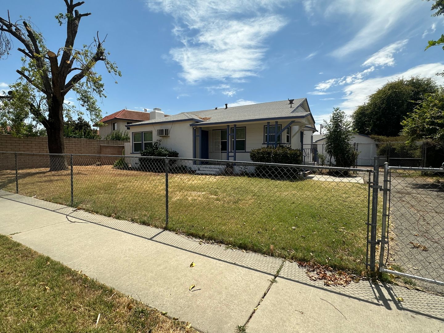 Riverside House: 3708 Broadmoor St