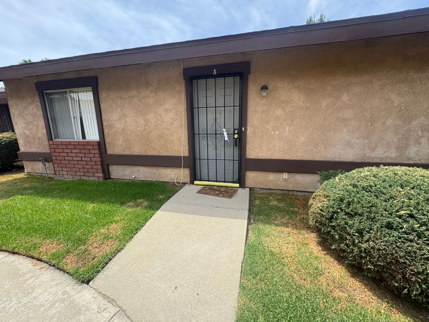 Hemet Apartment: 533 Montecito Ave