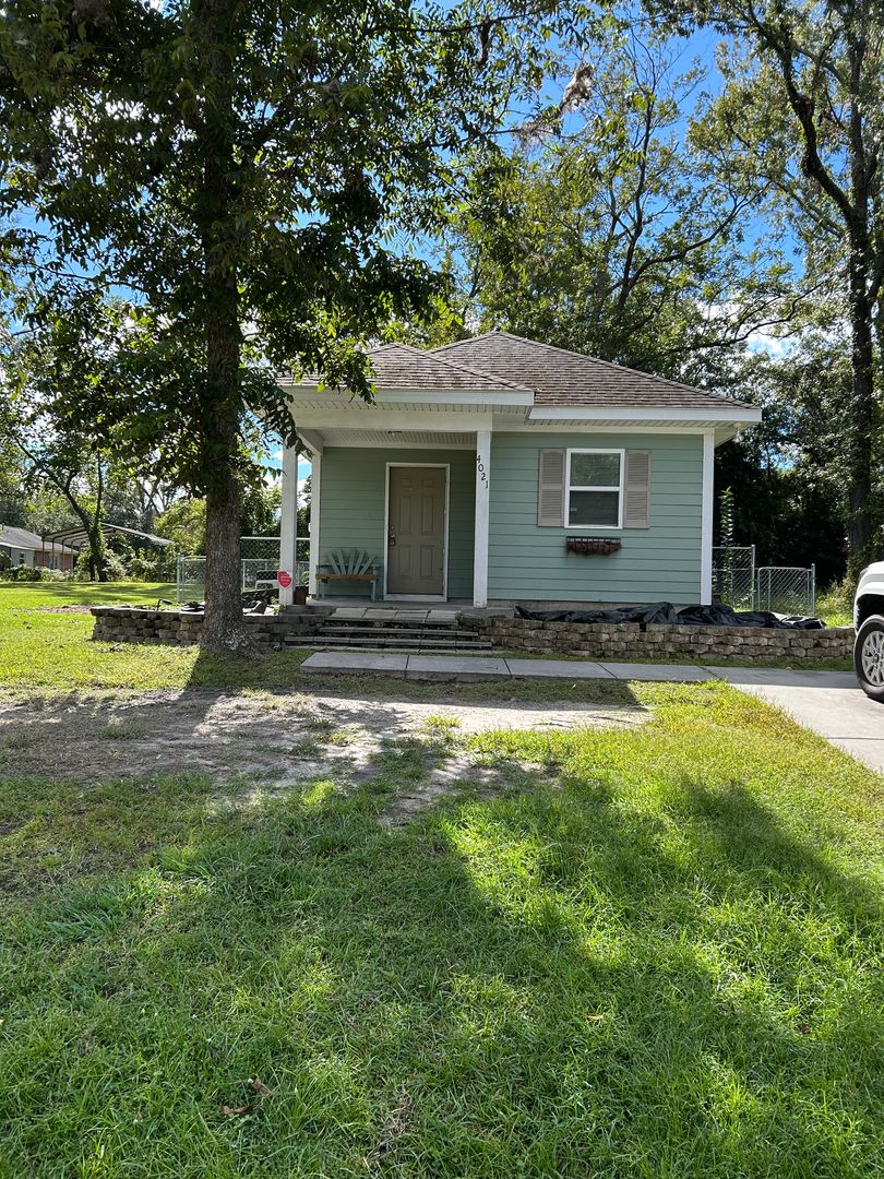 Garden City House: 4021 2nd St