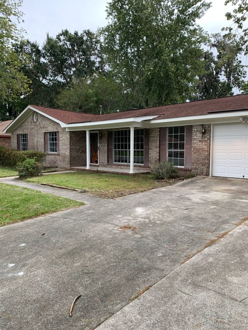 Savannah House: 203 Leeds gate Rd