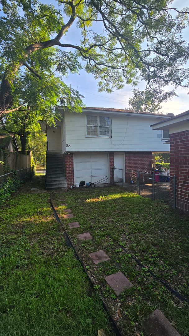 Savannah House: 8 1/2 Columbus Dr