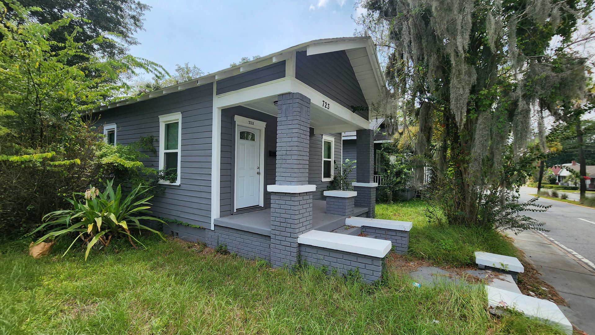 Savannah House: 723 West Victory Dr