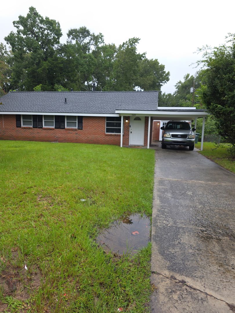 Savannah House: 1603 Eleanor St