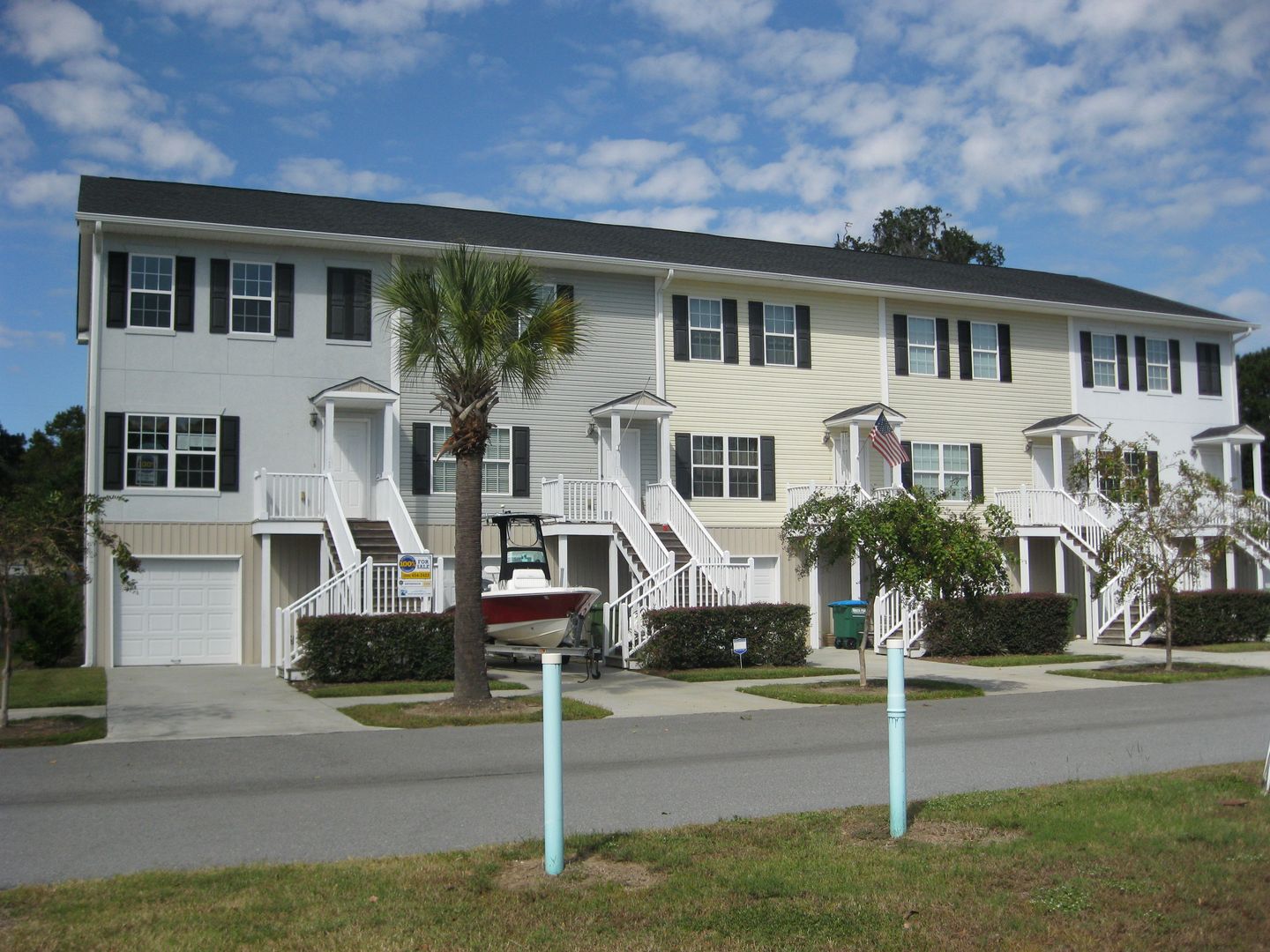 Savannah House: 323 Laurel Oaks Lane