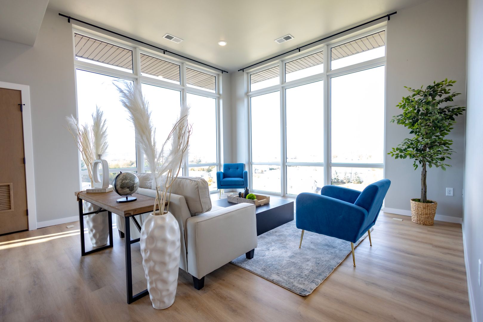 Eau Claire Apartment: 1233 W. Hamilton Ave