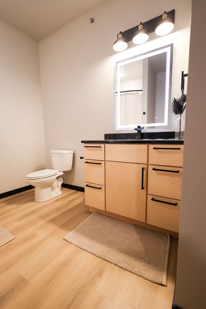 Eau Claire Apartment: 1233 W. Hamilton Ave