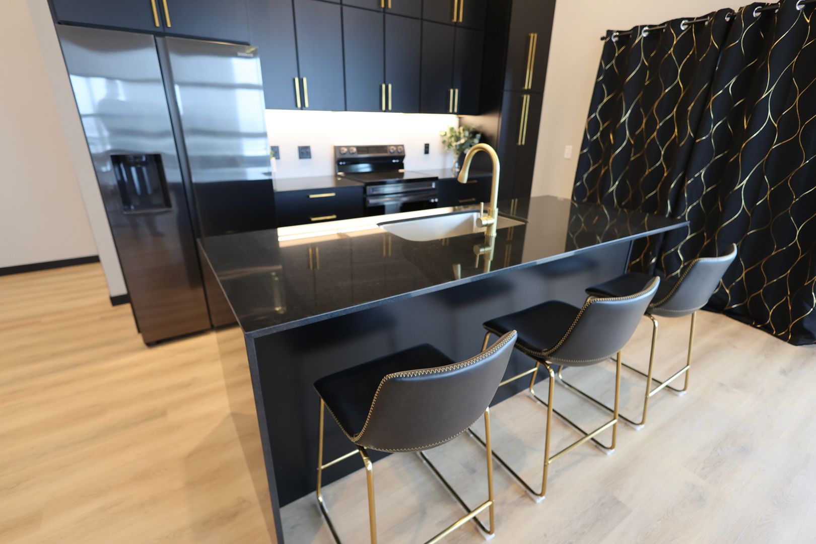 Eau Claire Apartment: 1233 W. Hamilton Ave