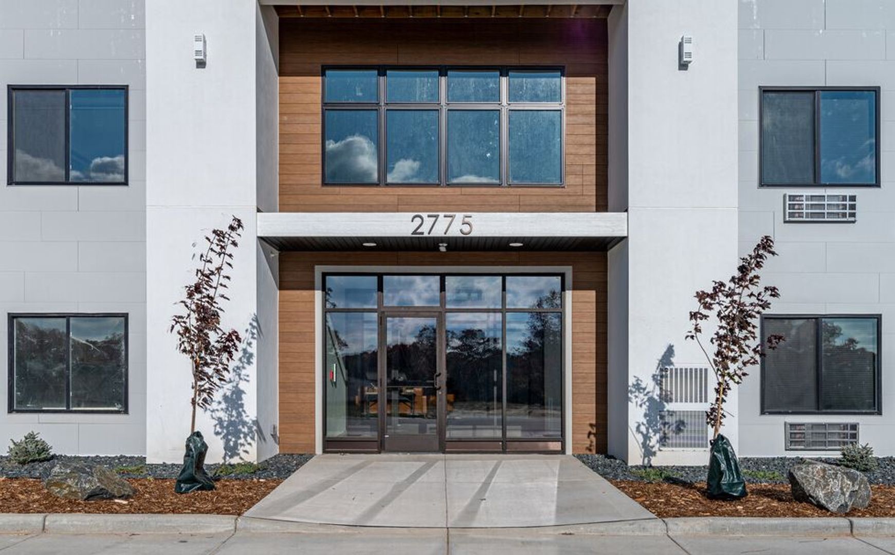 Eau Claire Apartment: 2775 Patrick John Dr.