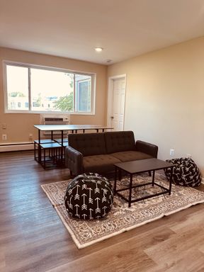Renovated 3 Bedroom 1 Bath Apartment – photo 1
