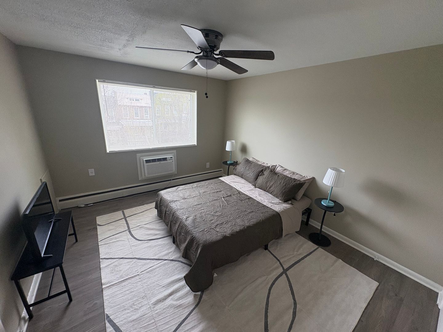 Washington Apartment: 350 U Street NE